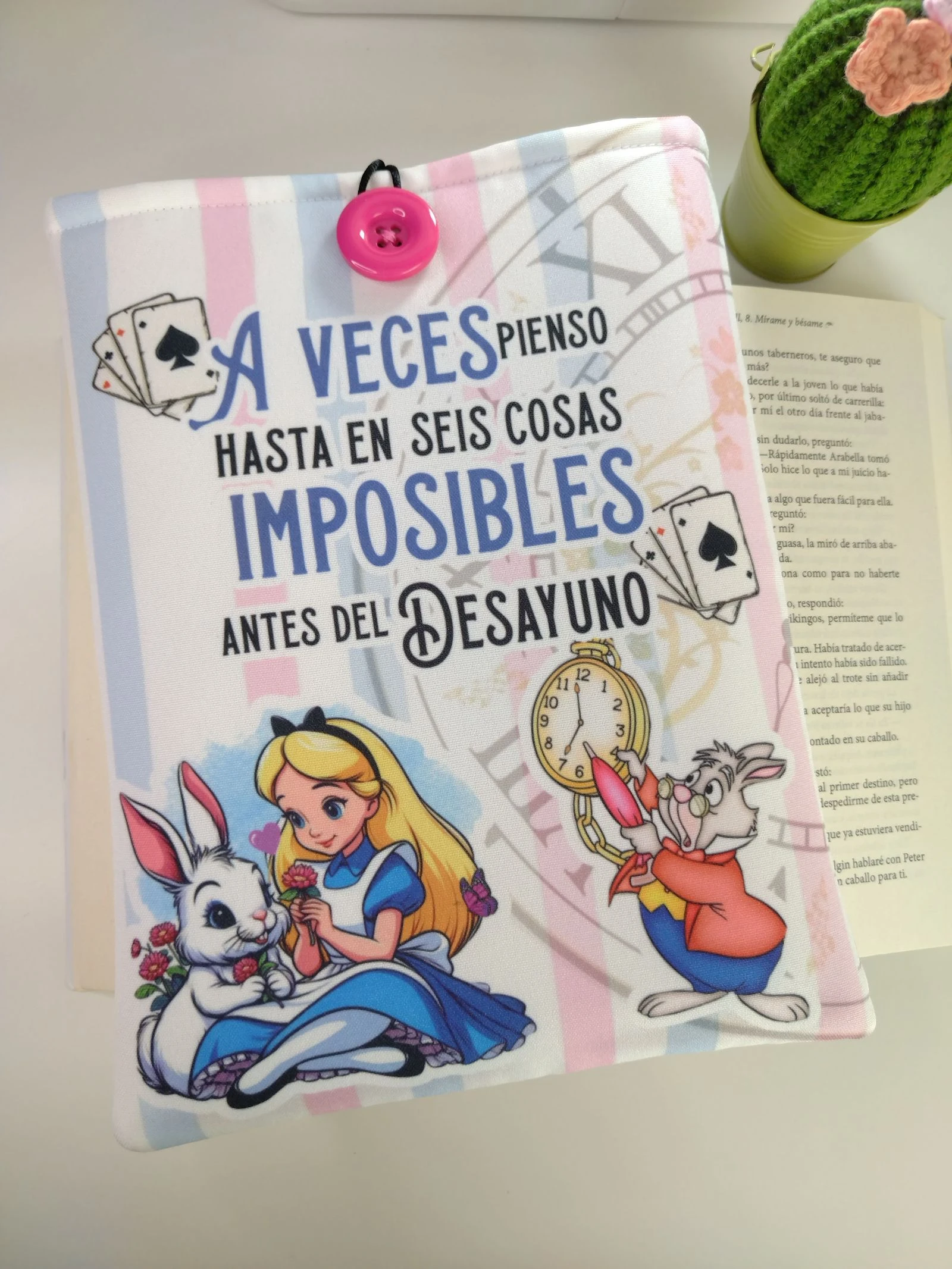 Funda para libros o tablets - Alicia en el país de las Maravillas -  Hecha a mano